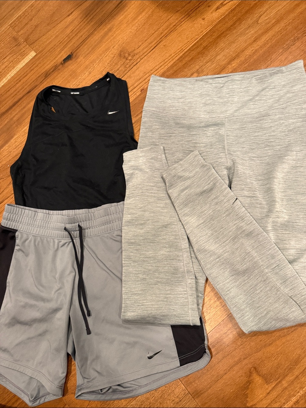 Bundle: 3 pieces Nike activewear best size Medium